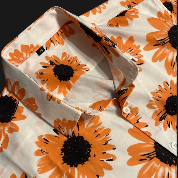 NWOT Men’s Button Down shirt, size medium, sunflowers, lightweight, butt… - Picture 2 of 5